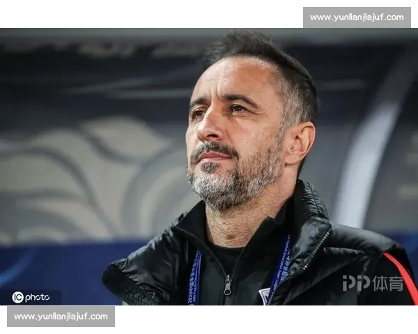 两个月冰火两重天:佩雷拉的掌声与嘘声 两个月冰火两重天:佩雷拉的掌声与嘘声